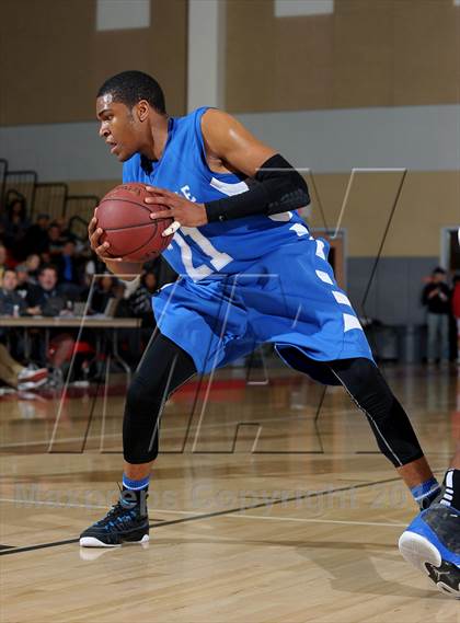 Thumbnail 2 in Antelope vs. De La Salle (MaxPreps Holiday Classic) photogallery.