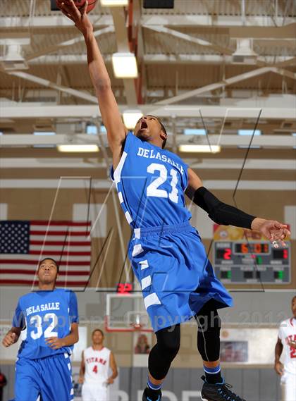 Thumbnail 2 in Antelope vs. De La Salle (MaxPreps Holiday Classic) photogallery.