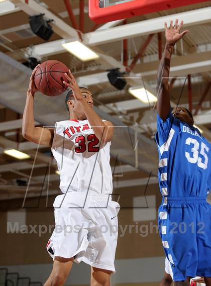 Thumbnail 1 in Antelope vs. De La Salle (MaxPreps Holiday Classic) photogallery.