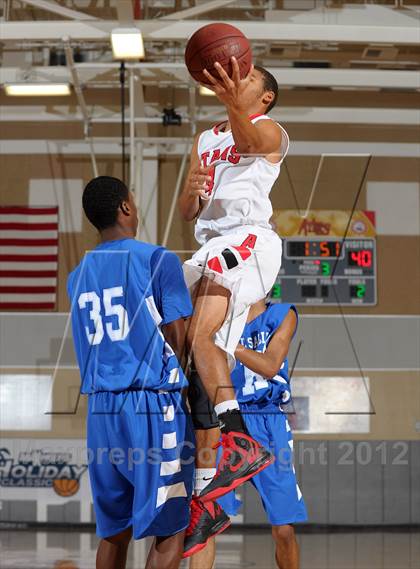 Thumbnail 1 in Antelope vs. De La Salle (MaxPreps Holiday Classic) photogallery.