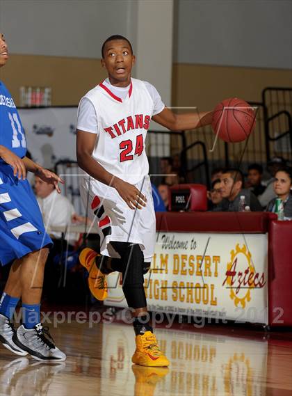 Thumbnail 3 in Antelope vs. De La Salle (MaxPreps Holiday Classic) photogallery.