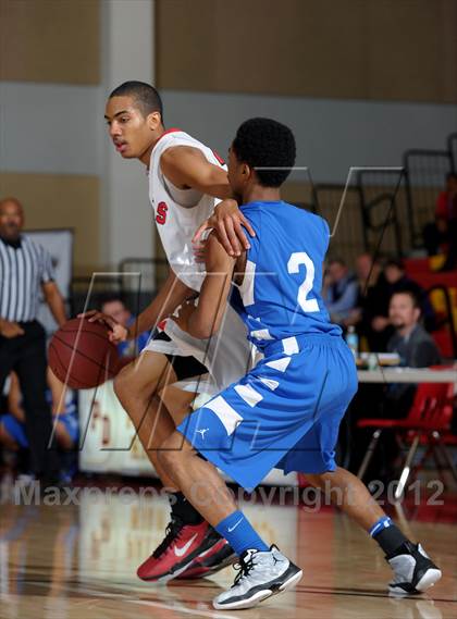 Thumbnail 1 in Antelope vs. De La Salle (MaxPreps Holiday Classic) photogallery.