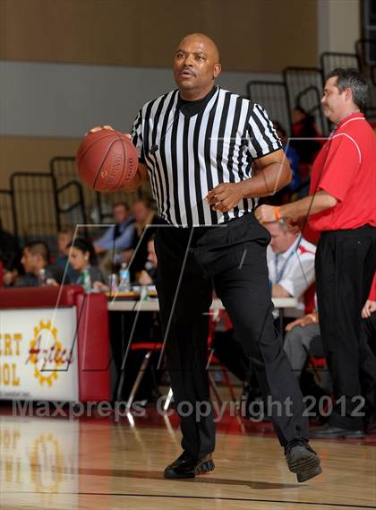 Thumbnail 2 in Antelope vs. De La Salle (MaxPreps Holiday Classic) photogallery.