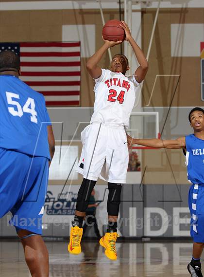 Thumbnail 2 in Antelope vs. De La Salle (MaxPreps Holiday Classic) photogallery.