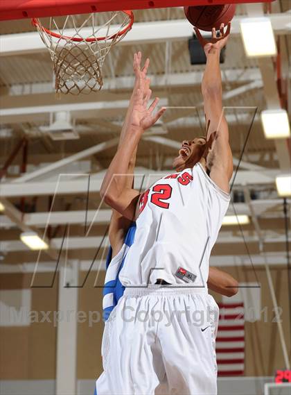 Thumbnail 1 in Antelope vs. De La Salle (MaxPreps Holiday Classic) photogallery.