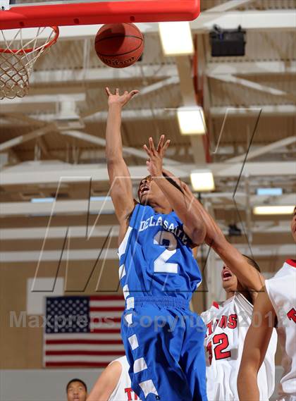 Thumbnail 2 in Antelope vs. De La Salle (MaxPreps Holiday Classic) photogallery.