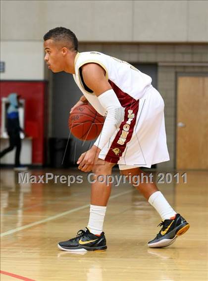 Thumbnail 2 in Oaks Christian vs. Windward (CIF SoCal D4 Regional Final) photogallery.