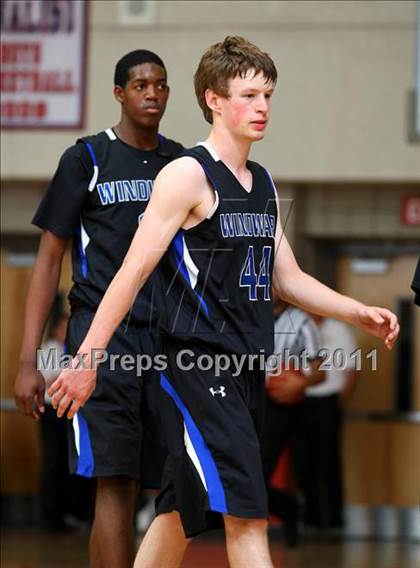 Thumbnail 3 in Oaks Christian vs. Windward (CIF SoCal D4 Regional Final) photogallery.