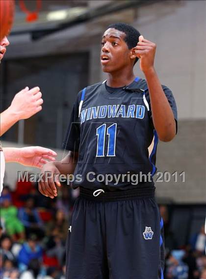 Thumbnail 1 in Oaks Christian vs. Windward (CIF SoCal D4 Regional Final) photogallery.