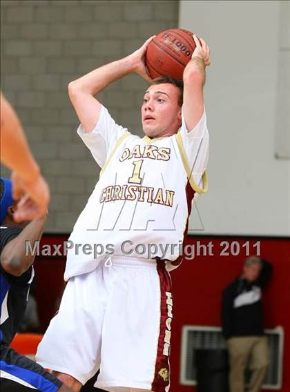 Thumbnail 3 in Oaks Christian vs. Windward (CIF SoCal D4 Regional Final) photogallery.