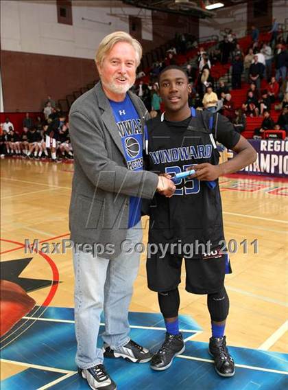Thumbnail 3 in Oaks Christian vs. Windward (CIF SoCal D4 Regional Final) photogallery.