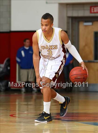 Thumbnail 3 in Oaks Christian vs. Windward (CIF SoCal D4 Regional Final) photogallery.