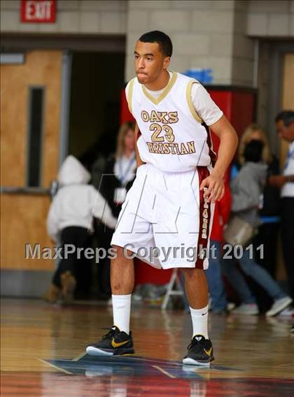 Thumbnail 1 in Oaks Christian vs. Windward (CIF SoCal D4 Regional Final) photogallery.