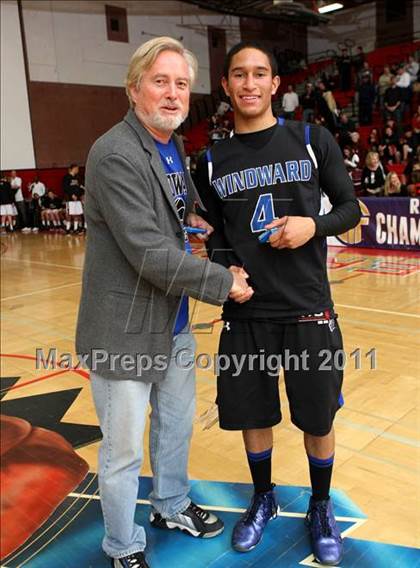 Thumbnail 3 in Oaks Christian vs. Windward (CIF SoCal D4 Regional Final) photogallery.