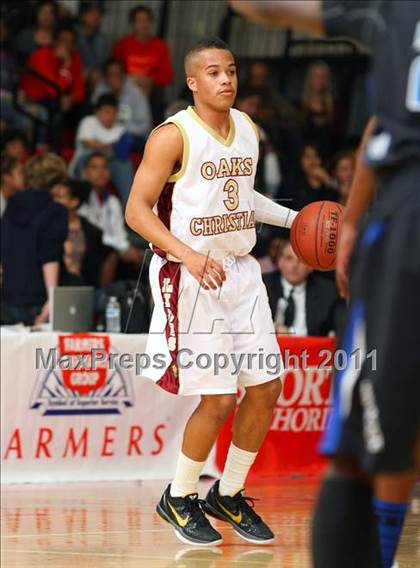 Thumbnail 3 in Oaks Christian vs. Windward (CIF SoCal D4 Regional Final) photogallery.