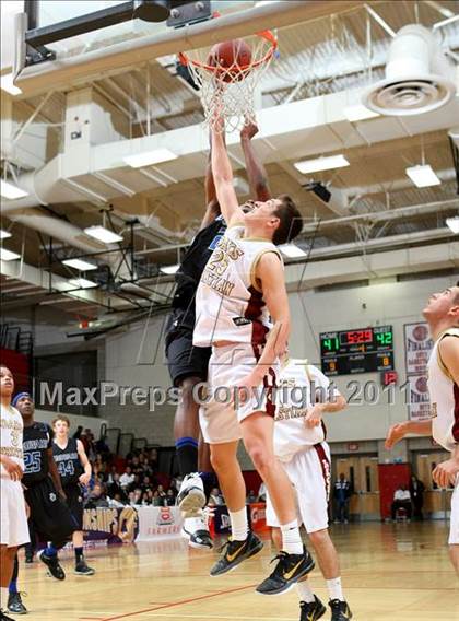 Thumbnail 2 in Oaks Christian vs. Windward (CIF SoCal D4 Regional Final) photogallery.