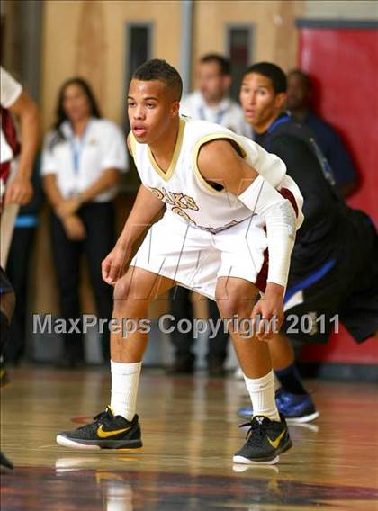 Thumbnail 2 in Oaks Christian vs. Windward (CIF SoCal D4 Regional Final) photogallery.