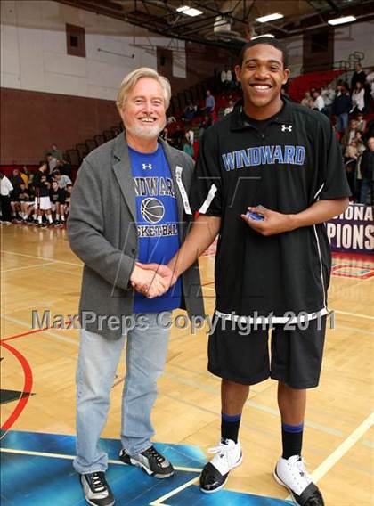 Thumbnail 3 in Oaks Christian vs. Windward (CIF SoCal D4 Regional Final) photogallery.