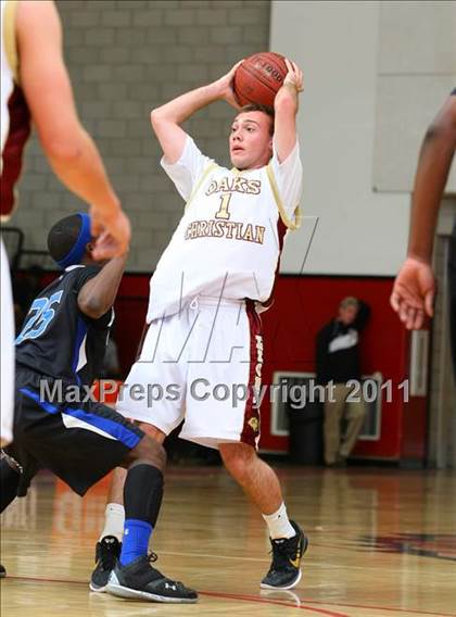 Thumbnail 2 in Oaks Christian vs. Windward (CIF SoCal D4 Regional Final) photogallery.