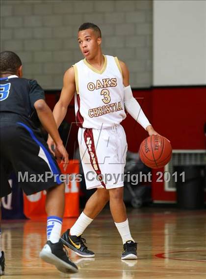 Thumbnail 1 in Oaks Christian vs. Windward (CIF SoCal D4 Regional Final) photogallery.