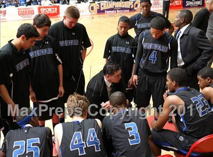 Thumbnail 1 in Oaks Christian vs. Windward (CIF SoCal D4 Regional Final) photogallery.