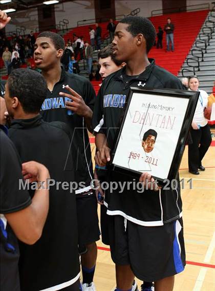 Thumbnail 1 in Oaks Christian vs. Windward (CIF SoCal D4 Regional Final) photogallery.
