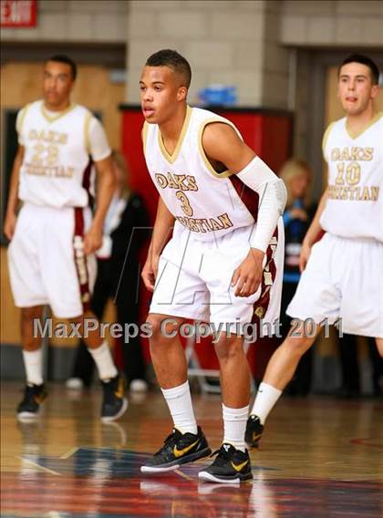 Thumbnail 1 in Oaks Christian vs. Windward (CIF SoCal D4 Regional Final) photogallery.