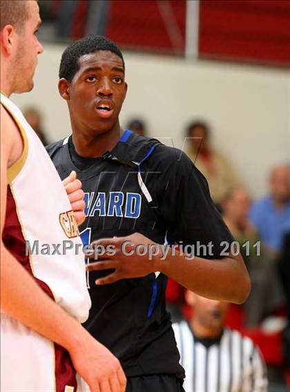 Thumbnail 1 in Oaks Christian vs. Windward (CIF SoCal D4 Regional Final) photogallery.