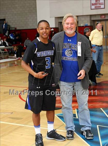 Thumbnail 2 in Oaks Christian vs. Windward (CIF SoCal D4 Regional Final) photogallery.