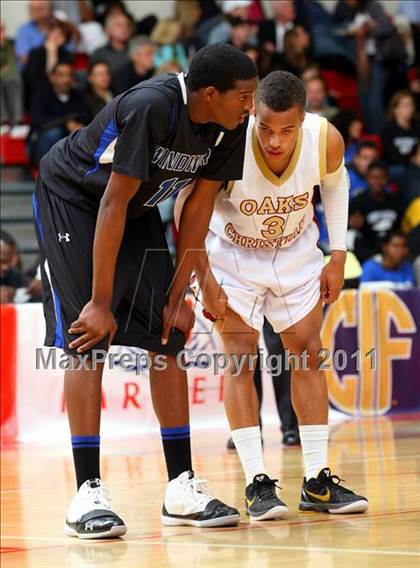 Thumbnail 1 in Oaks Christian vs. Windward (CIF SoCal D4 Regional Final) photogallery.