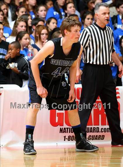 Thumbnail 2 in Oaks Christian vs. Windward (CIF SoCal D4 Regional Final) photogallery.