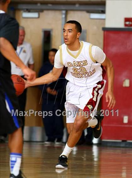 Thumbnail 3 in Oaks Christian vs. Windward (CIF SoCal D4 Regional Final) photogallery.
