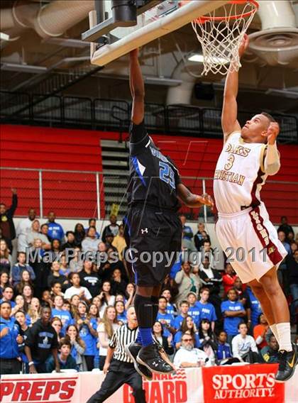 Thumbnail 3 in Oaks Christian vs. Windward (CIF SoCal D4 Regional Final) photogallery.