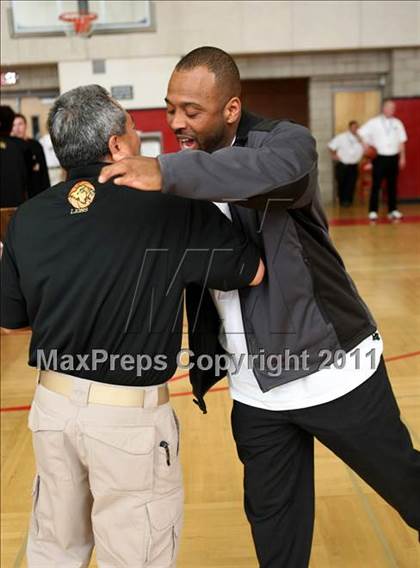 Thumbnail 3 in Oaks Christian vs. Windward (CIF SoCal D4 Regional Final) photogallery.