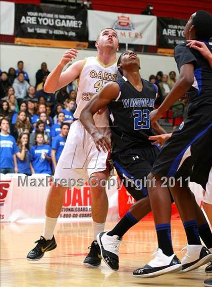 Thumbnail 1 in Oaks Christian vs. Windward (CIF SoCal D4 Regional Final) photogallery.