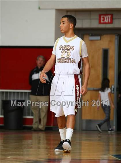 Thumbnail 3 in Oaks Christian vs. Windward (CIF SoCal D4 Regional Final) photogallery.