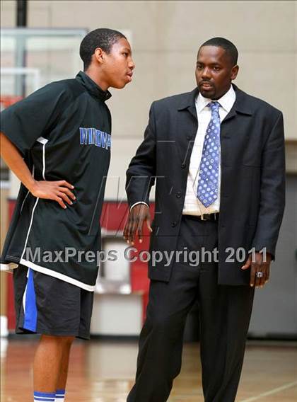 Thumbnail 1 in Oaks Christian vs. Windward (CIF SoCal D4 Regional Final) photogallery.