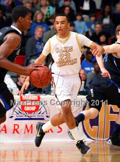 Thumbnail 3 in Oaks Christian vs. Windward (CIF SoCal D4 Regional Final) photogallery.
