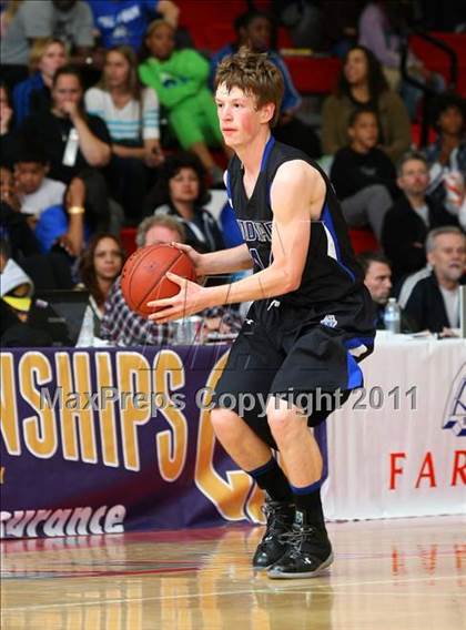 Thumbnail 3 in Oaks Christian vs. Windward (CIF SoCal D4 Regional Final) photogallery.