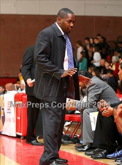 Thumbnail 2 in Oaks Christian vs. Windward (CIF SoCal D4 Regional Final) photogallery.