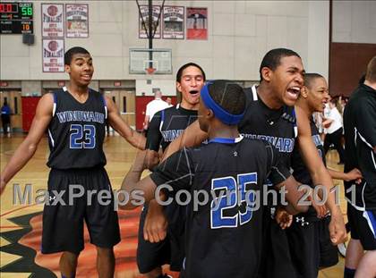 Thumbnail 3 in Oaks Christian vs. Windward (CIF SoCal D4 Regional Final) photogallery.