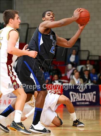 Thumbnail 1 in Oaks Christian vs. Windward (CIF SoCal D4 Regional Final) photogallery.