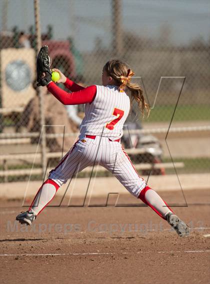 Thumbnail 3 in Oakdale vs. Los Banos photogallery.