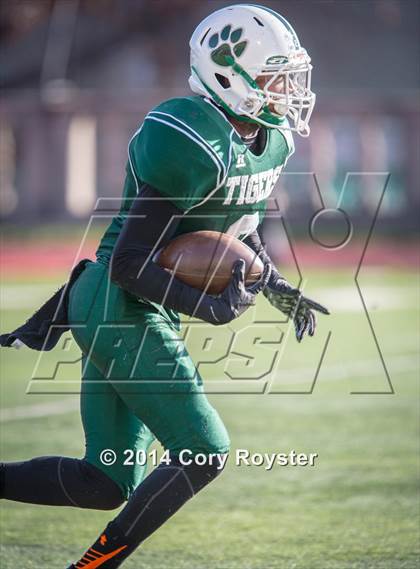 Thumbnail 1 in Ballou vs. Wilson (DCIAA Stars Semifinal) photogallery.