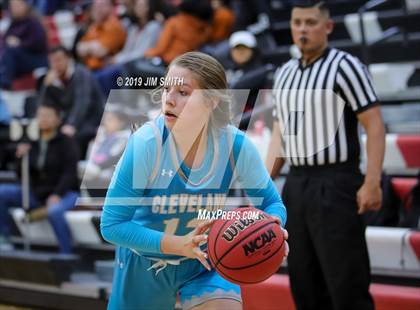 Thumbnail 3 in Cleveland vs. Albuquerque Academy (Joe Armijo Basketball Classic) photogallery.