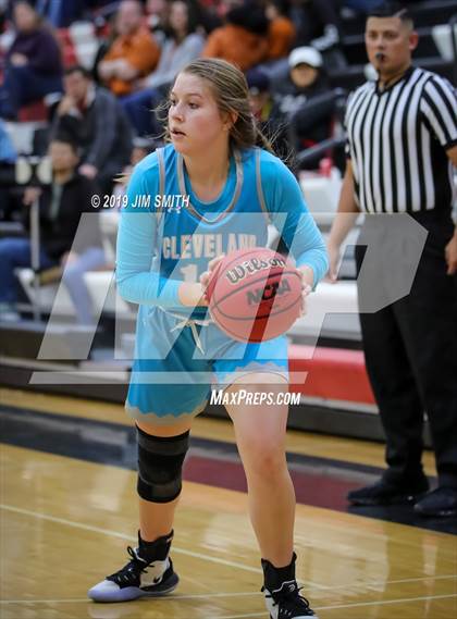 Thumbnail 2 in Cleveland vs. Albuquerque Academy (Joe Armijo Basketball Classic) photogallery.
