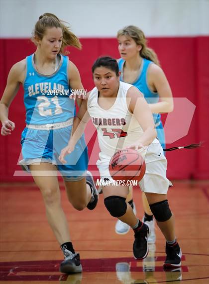 Thumbnail 2 in Cleveland vs. Albuquerque Academy (Joe Armijo Basketball Classic) photogallery.