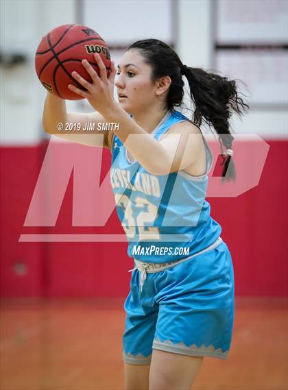 Thumbnail 2 in Cleveland vs. Albuquerque Academy (Joe Armijo Basketball Classic) photogallery.