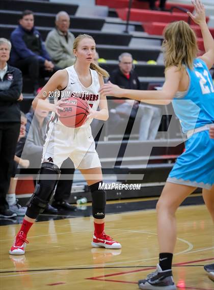 Thumbnail 2 in Cleveland vs. Albuquerque Academy (Joe Armijo Basketball Classic) photogallery.
