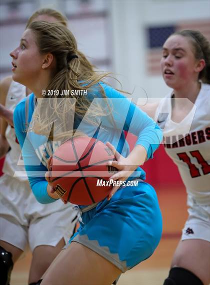 Thumbnail 2 in Cleveland vs. Albuquerque Academy (Joe Armijo Basketball Classic) photogallery.